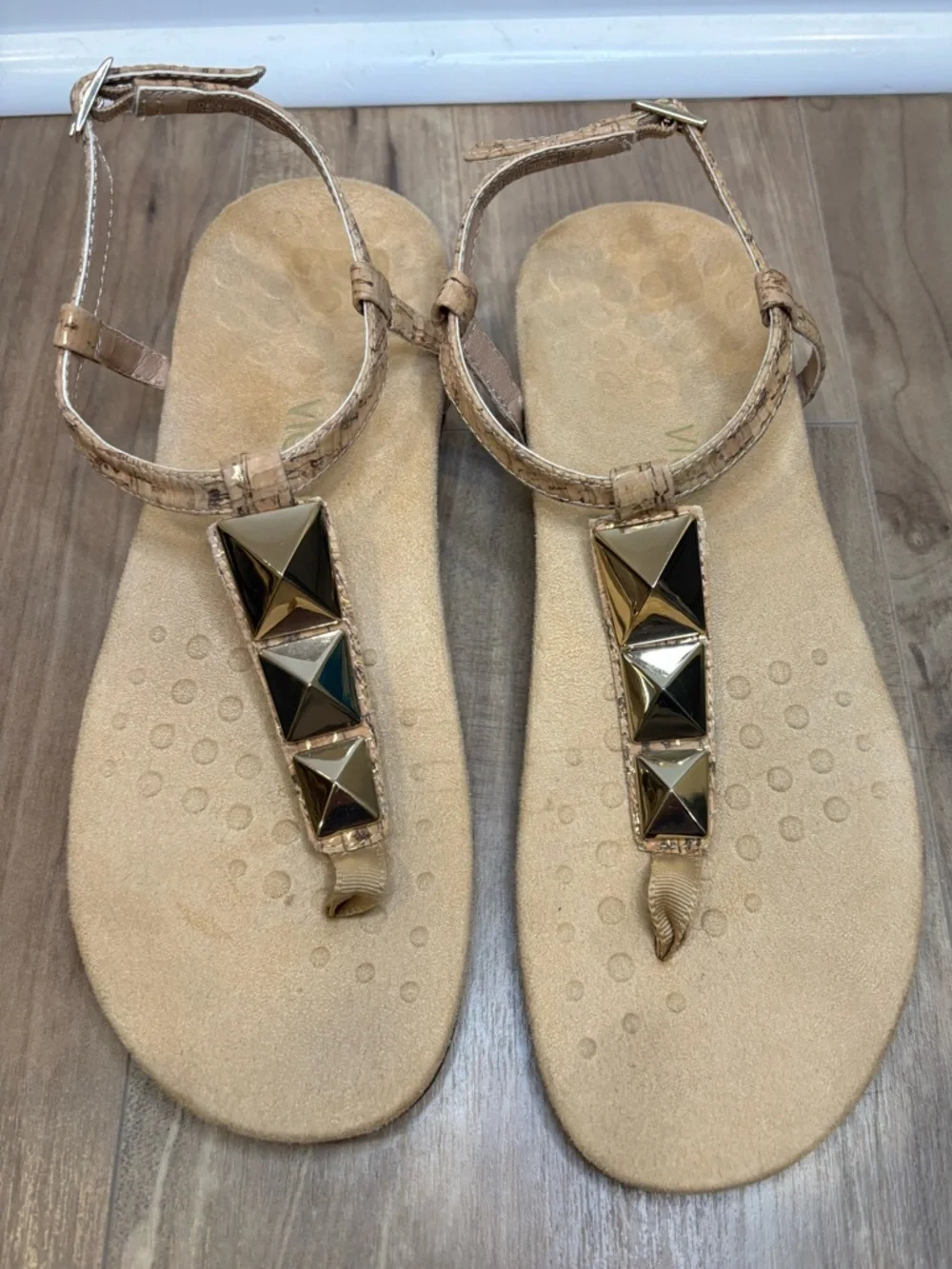 Vionic Rest Nala Leather Thong Sandals Gold Metallic Studs Arch Support Size 10